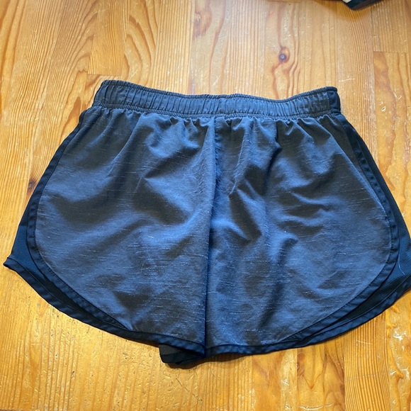 Black Nike shorts - Picture 4 of 4